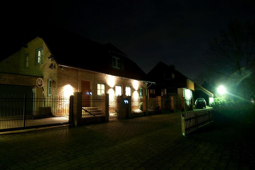 Ankunft in Großburgwedel. Wulffs Einfamilienhaus war der Auslöser für seine Krise.