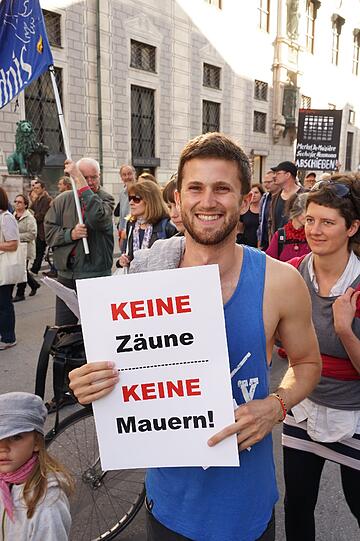 Gegen Asylrechtsverschäfungen - für offene Grenzen: Bilder von der Demo am Samstag.