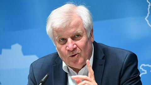 Macht Fußball-Fans Hoffnung auf eine baldige Rückkehr in die Stadien: Bundesinnenminister Horst Seehofer.