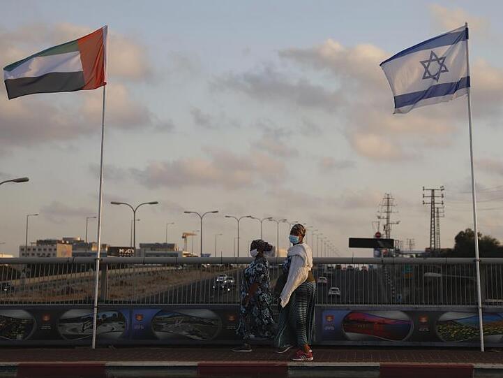 Die Emirate hatten überraschend angekündigt, als drittes arabisches Land - nach Ägypten und Jordanien - diplomatische Beziehungen zu Israel aufzunehmen.