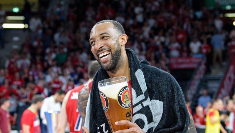 Derrick Williams von München jubelt nach dem Sieg der Meisterschaft. Foto: Matthias Balk Derrick Williams von München jubelt nach dem Sieg der Meisterschaft. Foto: Matthias Balk