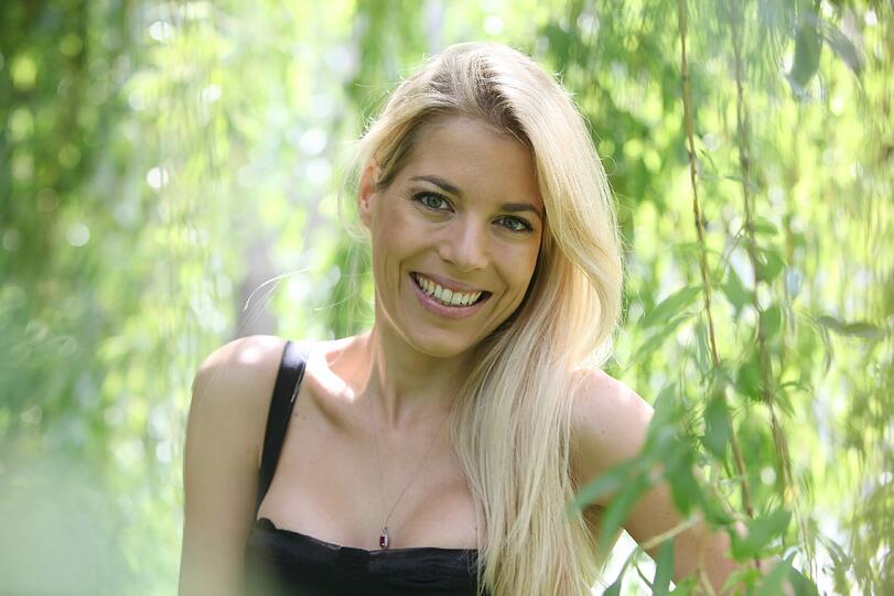 Viola Semann: Sie ist unter den Top 30 der zahlreichen Bewerberinnen. Wird Viola die "Schöne Münchnerin 2011"?