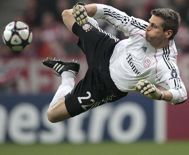 Nach guter Leistung von Keeper Hans-Jörg Butt gewannen die Bayern das Hinspiel durch einen Treffer von Arjen Robben mit 1:0.