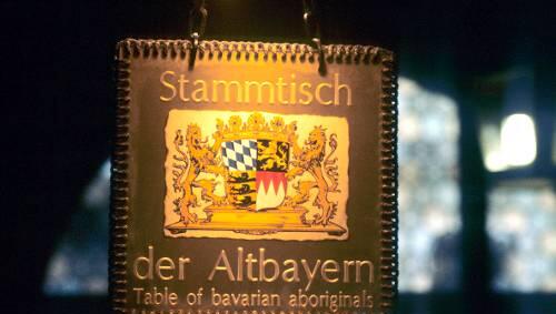 Tief verwurzelte Abgrenzungen: Hier pflegen Altbayern ihren Stammtisch. Tief verwurzelte Abgrenzungen: Hier pflegen Altbayern ihren Stammtisch.