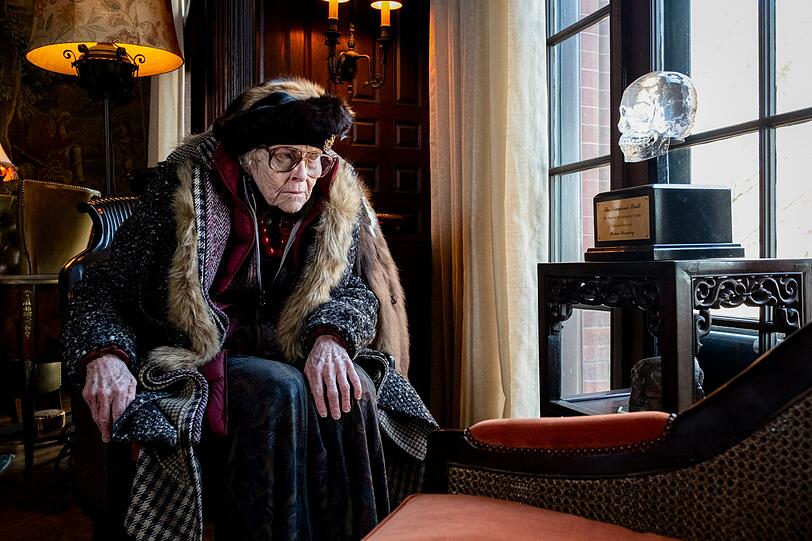 Die Mutter von Harlan (K Callan) hat den coolsten Auftritt im Film. Die Mutter von Harlan (K Callan) hat den coolsten Auftritt im Film.