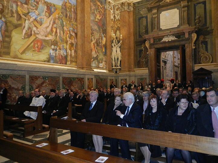 Eine bayerische Delegation besucht den Papst und gratuliert zum Geburtstag. Die AZ war für Sie in Rom. Die Bilder.