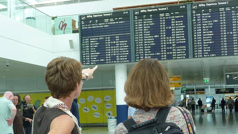 Rund 20 Jahre nach der Eröffnung des Münchner Flughafens wird dort am Dienstag (24. Juli) der 500-millionste Passagier erwartet. Rund 20 Jahre nach der Eröffnung des Münchner Flughafens wird dort am Dienstag (24. Juli) der 500-millionste Passagier erwartet.