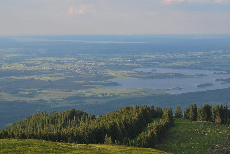 Toller Ausblick auf der Feierabend-Tour: Blick vom Hörnle aufs Fünfseenland.