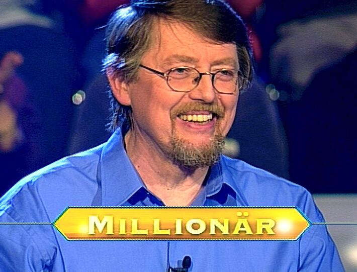 2. Dezember 2000: Prof. Eckhard Freise gewinnt eine Million Mark. Die Millionenfrage: "Mit wem stand Edmund Hillary 1953 auf dem Gipfel des Mount Everest?" (Richtige Antwort: Tenzing Norgay.) Freise hat von dem Gewinn eine Doppelhaushälfte gekauft und den Rest gespendet.