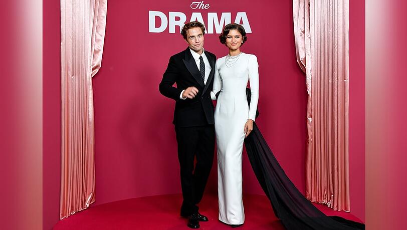 Robert Pattinson und Zendaya posieren bei der Paris-Premiere von "The Drama".