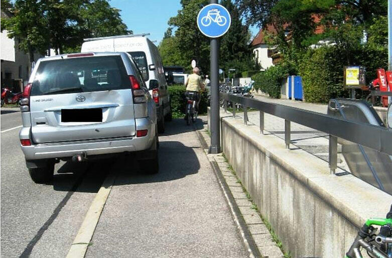 Kein Durchkommen: In München werden Rad- und Fußwege häufig zugeparkt.