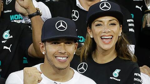 Glückwunsch von der Liebsten: Weltmeister Lewis Hamilton mit Freundin Nicole Scherzinger.