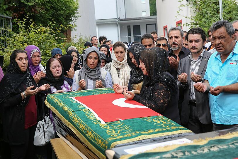 In der Trauer vereint: Die türkisch-islamische Gemeinde hat der Opfer des OEZ-Amokläufers gedacht - die Bilder.