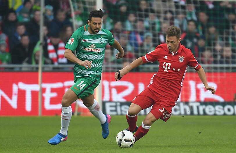 JOSHUA KIMMICH: NOTE 4. Weil Vidal seine Rippenprellung auskurieren darf, rückte er ins defensive Mittelfeld. Einmal mit derben Fehlpass, einmal dickes Missverständnis bei einer Ecke mit Ribéry. Ansonsten fleißiger Ballschlepper mit großem Laufpensum.
