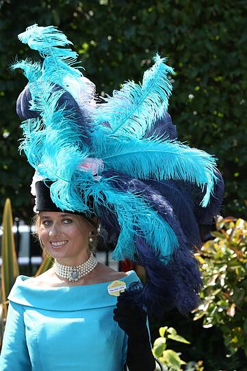 Extravagante Hüte beim Pferderennen in Ascot