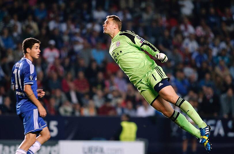 Manuel Neuer: Weniger Kopfbälle! Achtmal musste der Keeper in der Liga-Hinrunde weit vor dem Kasten mit dem Kopf retten. Vorsatz für 2014: weniger Risiko!