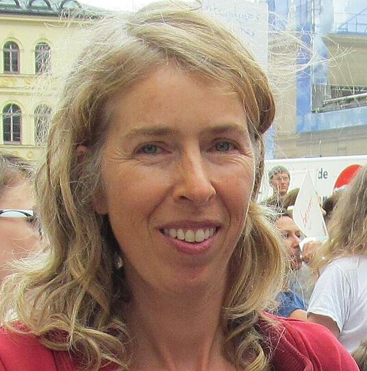 Alexandra Cavelius, Autorin: "Kinder sollen nicht in ihren Schwächen gequält, sondern in ihren Stärken gefördert werden."