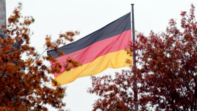 Bei einer Umfrage haben 53 Prozent der Befragten der Aussage zugestimmt, dass die Demokratie in Deutschland in Gefahr ist. Bei einer Umfrage haben 53 Prozent der Befragten der Aussage zugestimmt, dass die Demokratie in Deutschland in Gefahr ist.