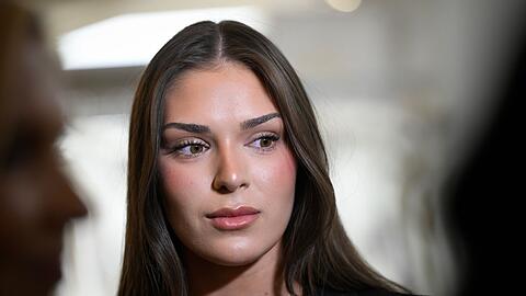 Miss Finnland Sarah Dzafce hat ihren Titel und ihre Krone verloren.