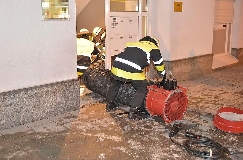 Abschließend wurde das ausgetretene Gas mit Hilfe eines Entlüftungsgerätes aus dem Gebäude gepumpt.