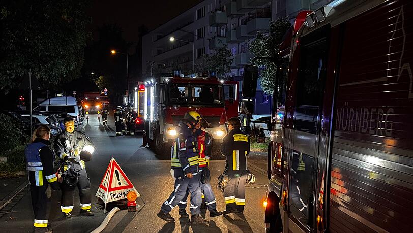 Mehr als 100 Einsatzkräfte von Feuerwehr und THW waren in der Nacht im Einsatz.