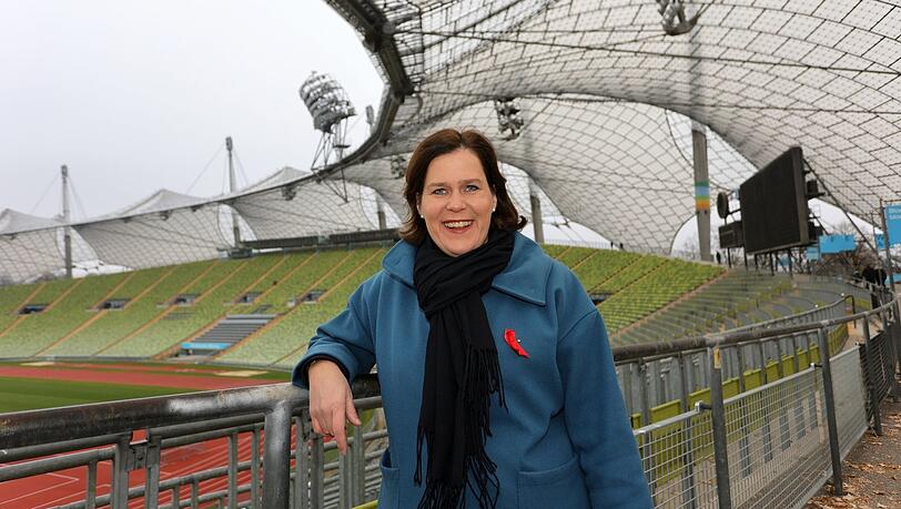 "Ein Magnet": Verena Dietl am Wochenende beim Fototermin mit der AZ im Olympiastadion.