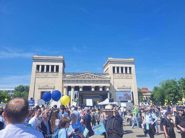 München: "Marsch fürs Leben" vs Pro Choice De "Marsch fürs Leben" vs Pro Choice Demo: Die AZ war live bei der Demo der Abtreibungsgegner und der Gegendemo in München