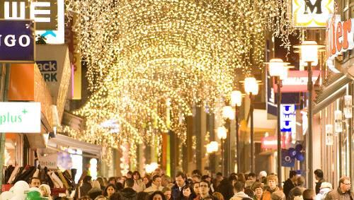 Weihnachten:Hundertausende stürmten am Samstag in die City. Weihnachten:Hundertausende stürmten am Samstag in die City.