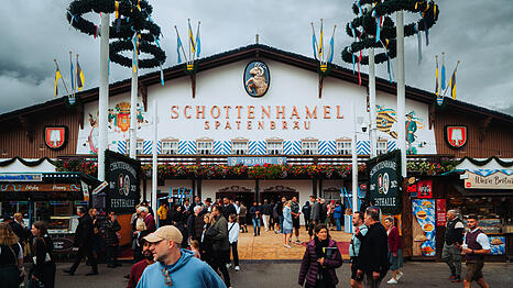 Ein Wirt hatte die Vergabepraxis f&uuml;r die Wiesn-Zelte auf dem Oktoberfest angegriffen (Archiv). Jetzt ist eine weitere Entscheidung in der Sache gefallen.
