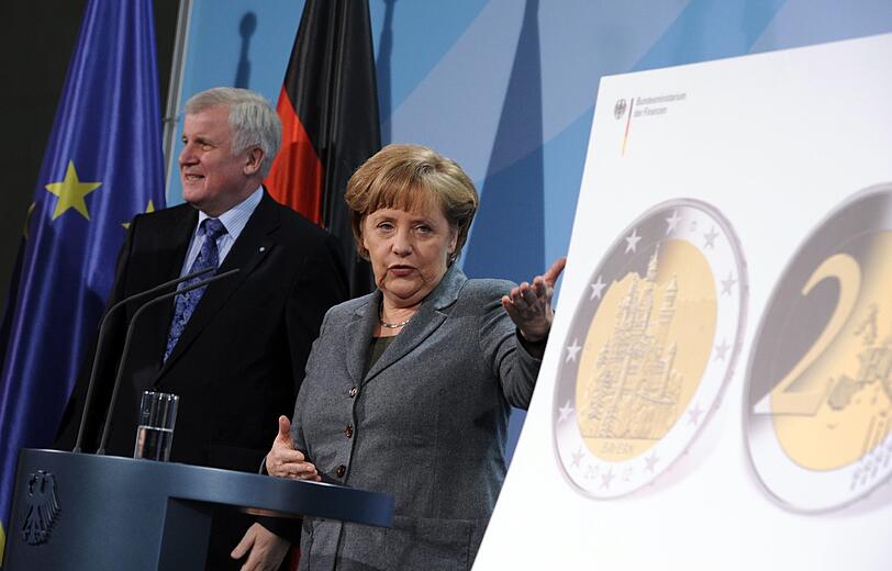 Die Bundesregierung bringt Schloss Neuschwanstein dreißig Millionen Mal unters Volk &ndash; als Motiv auf der
Rückseite der neuen Zwei-Euro-Gedenkmünze.