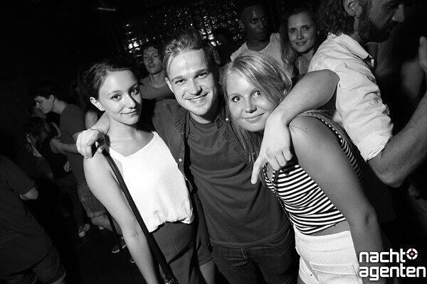 Am Freitag gab es im Crux wieder die "Nice!"-Partyreihe, diesmal unter dem Motto "Nice! like Palm Trees". Die DJ's spielten Hip-Hop und R'n'b-Sounds.