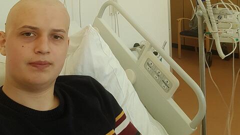Chemo- und Immuntherapie hat der 19-jährige Adrian schon hinter sich.