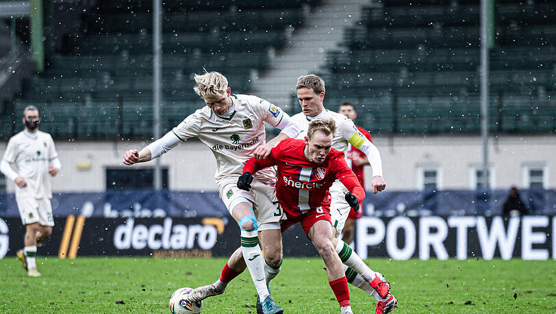 Mit einem guten Auftritt gegen den TSV Havelse: Die M&uuml;nchner um Thore Jacobsen und Raphael Schifferl.