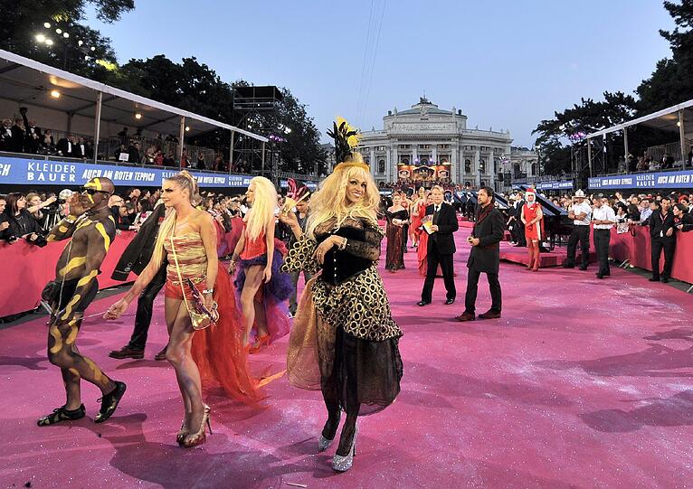 Mit Glamour, Glitzer, nackter Haut: Der Wiener Life Ball ist das Charity-Event des Jahres. Die spektakulärsten Bilder der bunten Gästeschar gibts hier! Zum Durchklicken!