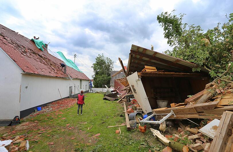 Bilder der Verwüstung aus dem Dorf Affing: Die Einwohner packen gemeinsam mit an aber der Schaden durch das Unwetter ist hoch. Die Bilder...