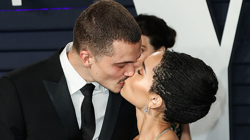 Karl Glusman und Zoë Kravitz sagten 2019 "Ja"