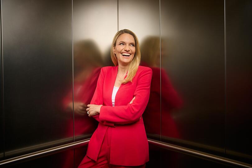 Sarah Tacke glaubt daran, dass in Deutschland viel m&ouml;glich ist: "Deutschland hat nach wie vor enormes Potenzial. Mein Eindruck ist nur: Wir machen es denjenigen, die etwas bewegen wollen, oft unn&ouml;tig schwer."