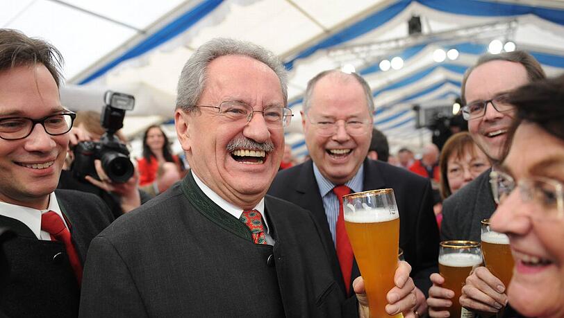 Bayerns SPD-Landeschef Florian Pronold, Spitzenkandidat Christian Ude, Kanzlerkandidat Peer Steinbrück, Fraktionschef Markus Rinderspacher und Edith von Welser-Ude. Bayerns SPD-Landeschef Florian Pronold, Spitzenkandidat Christian Ude, Kanzlerkandidat Peer Steinbrück, Fraktionschef Markus Rinderspacher und Edith von Welser-Ude.