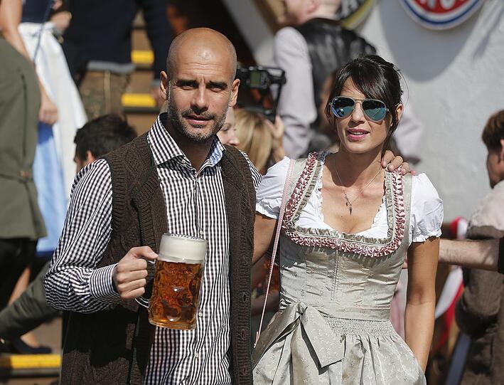 Trainer Josep Pep Guardiola mit Frau Cristina