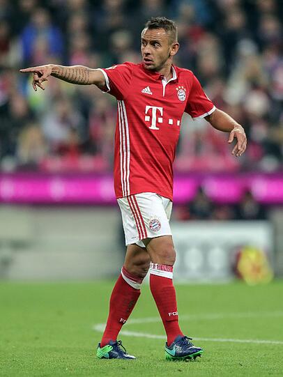 Rafinha Note 3: Lahm raus, Rafinha rein: der gewohnte Wechsel. Viel zu tun hatte der Brasilianer freilich nicht mehr. Genoss den hohen Sieg mit seinen Kollegen.