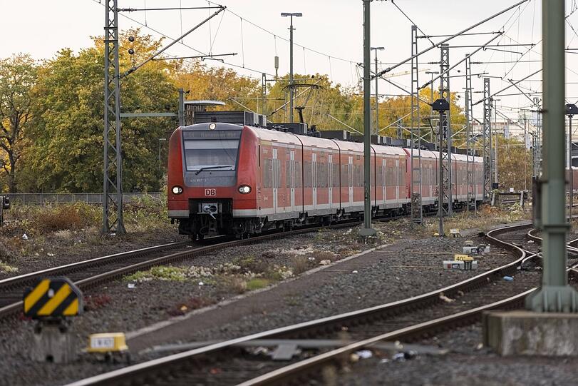 Ein S-Bahn-Zug in Hannover. Aus der Ferne unterscheiden sie sich für den Laien nicht von den üblichen Münchner Modellen.