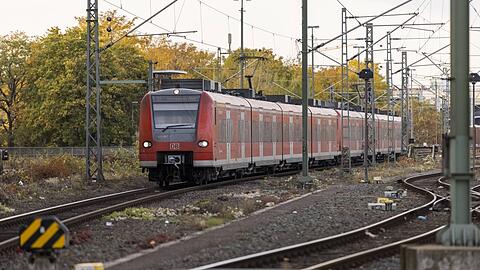 Ein S-Bahn-Zug in Hannover. Aus der Ferne unterscheiden sie sich für den Laien nicht von den üblichen Münchner Modellen.