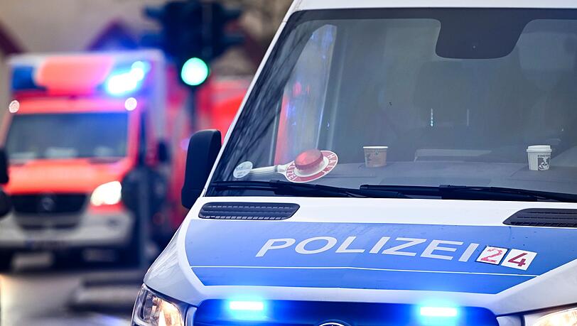 Ein Mann hat in einem Supermarkt einen Kunden mit angegriffen und verletzt. (Symbolbild)