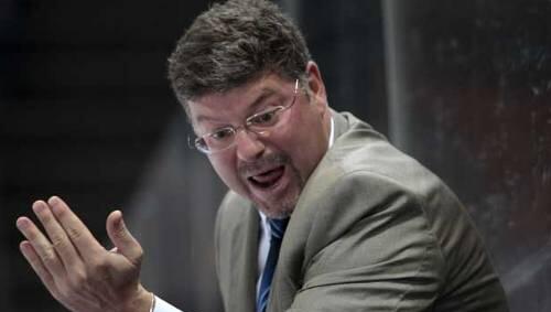 Der EHC München ohne Pat Cortina an der Bande? Das soll künftig nicht mehr vorkommen. Der EHC München ohne Pat Cortina an der Bande? Das soll künftig nicht mehr vorkommen.