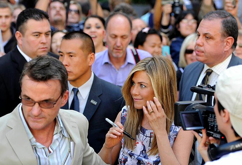 Der 2462. Stern auf dem Walk of Fame ehrt die Schauspielerin Jennifer Aniston. Die Bilder von der Zeremonie am Mittwoch.