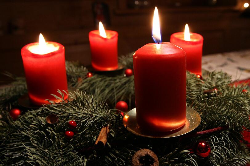 7. Die Adventssonntage widmen sich unterschiedlichen Themen. Mit wem ist der vierte Advent verbunden? 
A: Jesus  B: Johannes der Täufer  C: Gott  D: Gottesmutter Maria