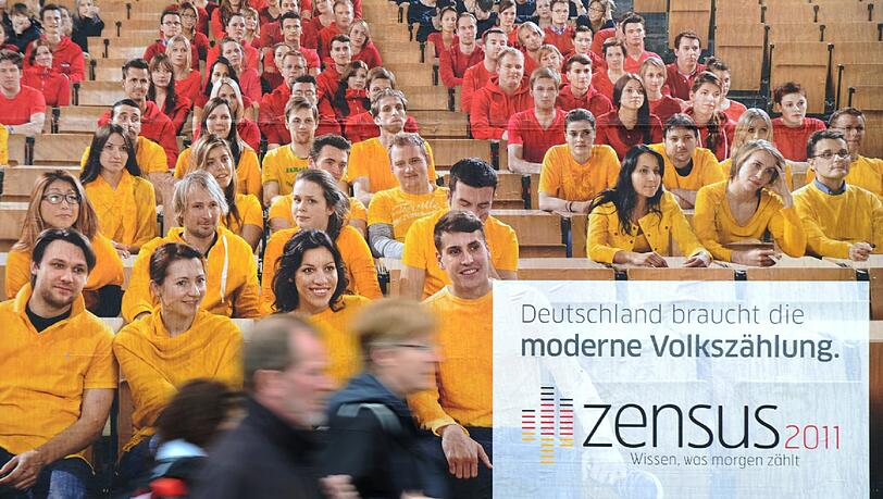 „Wissen, was morgen zahlt“, mit Werbeplakaten wie diesem wirbt das Statistische Amt des Bundes und der Länder für die Volkszählung 2011. „Wissen, was morgen zahlt“, mit Werbeplakaten wie diesem wirbt das Statistische Amt des Bundes und der Länder für die Volkszählung 2011.