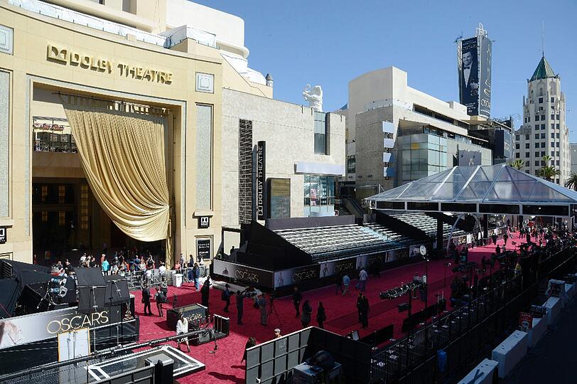 Aber lassen Sie sich nicht verwirren! Das ehemalige Kodak Theatre heißt jetzt Dolby Theatre. Damit hat sich die Location gar nicht verlagert.