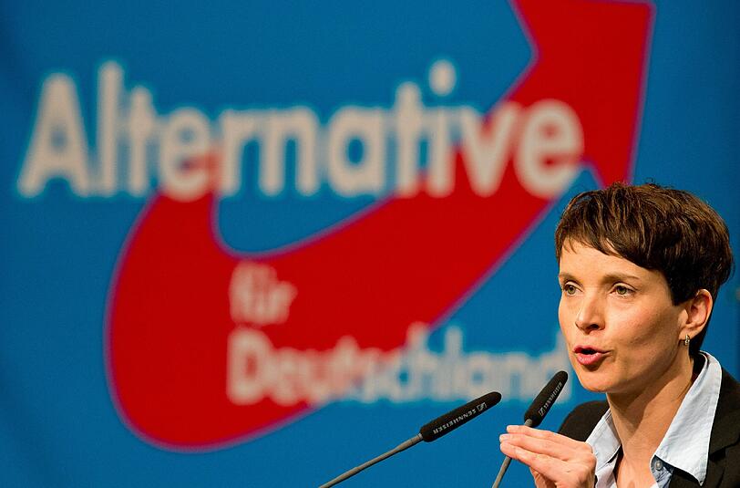 Frauke Petry fordert die Kanzlerin zum Rücktritt auf.