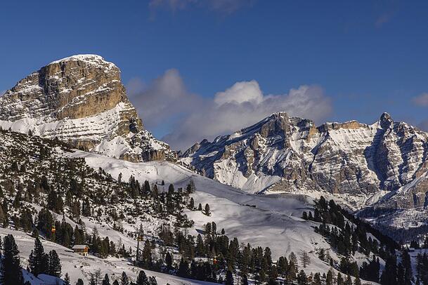 Auch im Winter sch&ouml;n und beliebt: Aussicht am Gr&ouml;dner Joch.
